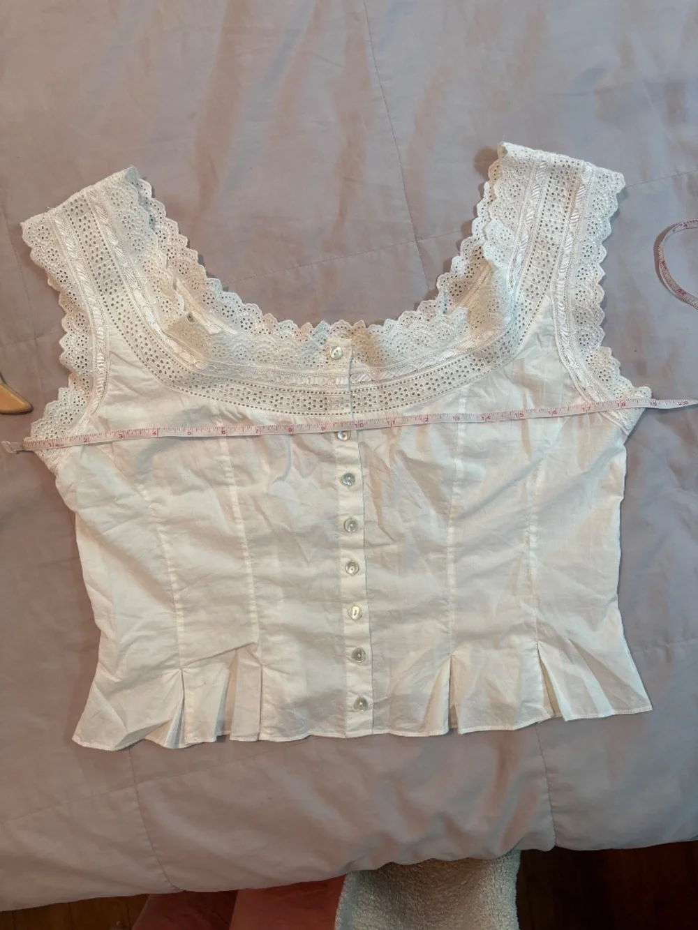 Doen Cream Eyelet Lace-Trim Button Front Cropped Top - Picture 7 of 16